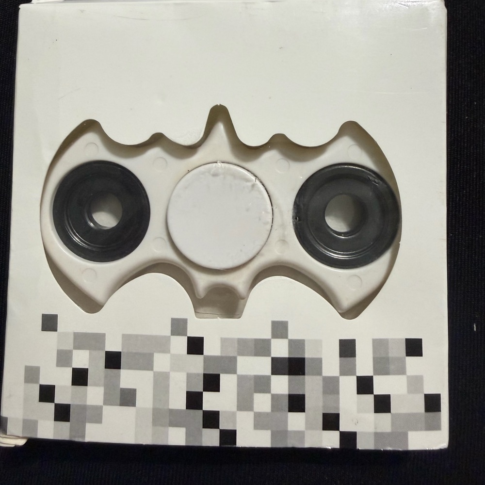 FIDGET SPINNER ~ WHITE~ Batman Symbol~ Handheld Toy~ Sensory Toy ~ NEW IN BOX